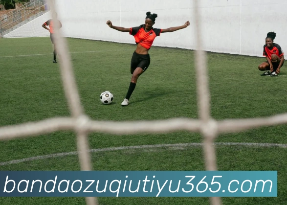 科贝尔失误致小贝林厄姆被断球后红牌离场引发争议